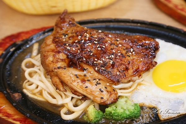 竹之青-牛排部屋(本店)：【台南美食】最有特色也是口味最創新的牛排店！搬家後全新面貌登場：竹之青牛排部屋