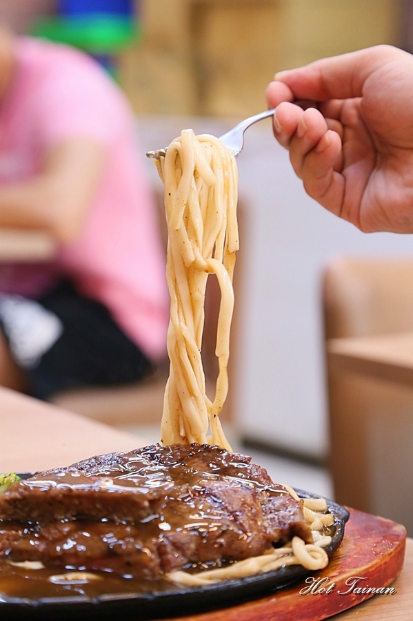 竹之青-牛排部屋(本店)：【台南美食】最有特色也是口味最創新的牛排店！搬家後全新面貌登場：竹之青牛排部屋