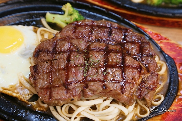 竹之青-牛排部屋(本店)：【台南美食】最有特色也是口味最創新的牛排店！搬家後全新面貌登場：竹之青牛排部屋