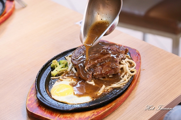 竹之青-牛排部屋(本店)：【台南美食】最有特色也是口味最創新的牛排店！搬家後全新面貌登場：竹之青牛排部屋