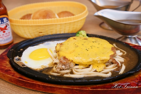 竹之青-牛排部屋(本店)：【台南美食】最有特色也是口味最創新的牛排店！搬家後全新面貌登場：竹之青牛排部屋