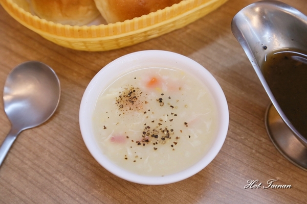 竹之青-牛排部屋(本店)：【台南美食】最有特色也是口味最創新的牛排店！搬家後全新面貌登場：竹之青牛排部屋