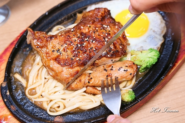 竹之青-牛排部屋(本店)：【台南美食】最有特色也是口味最創新的牛排店！搬家後全新面貌登場：竹之青牛排部屋