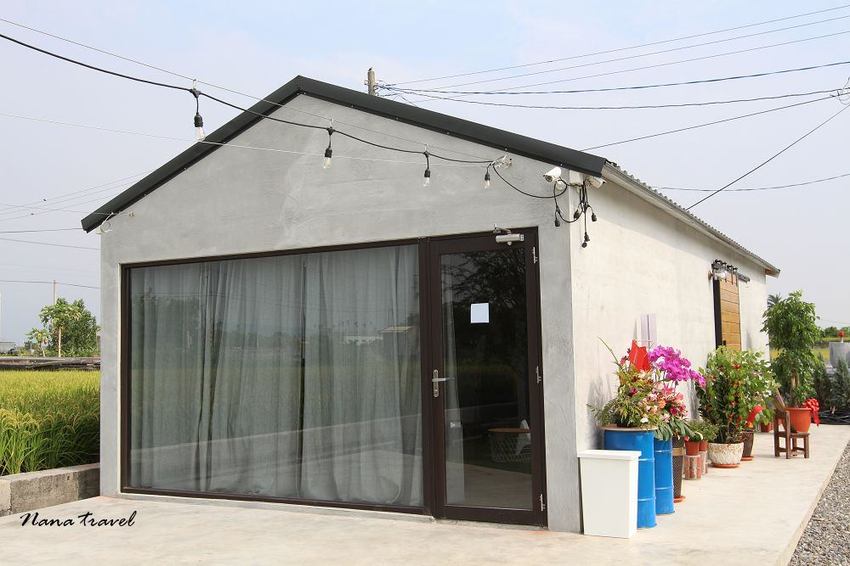 彰化田中》小田生活mmm。藏身稻田間的咖啡屋,ig打卡文青風,美式帳篷野餐趣,大片草原好療癒(寵物友善咖啡) - Nana愛旅行札記
