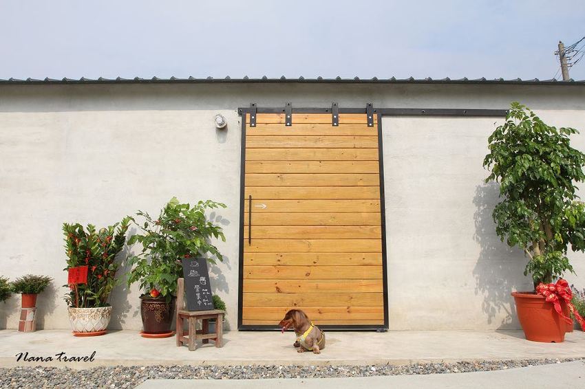 彰化田中》小田生活mmm。藏身稻田間的咖啡屋,ig打卡文青風,美式帳篷野餐趣,大片草原好療癒(寵物友善咖啡) - Nana愛旅行札記