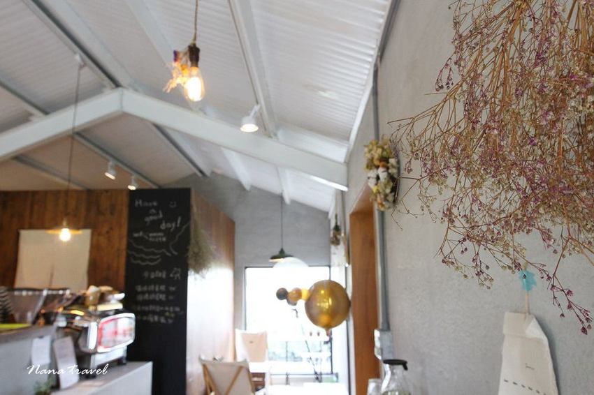彰化田中》小田生活mmm。藏身稻田間的咖啡屋,ig打卡文青風,美式帳篷野餐趣,大片草原好療癒(寵物友善咖啡) - Nana愛旅行札記