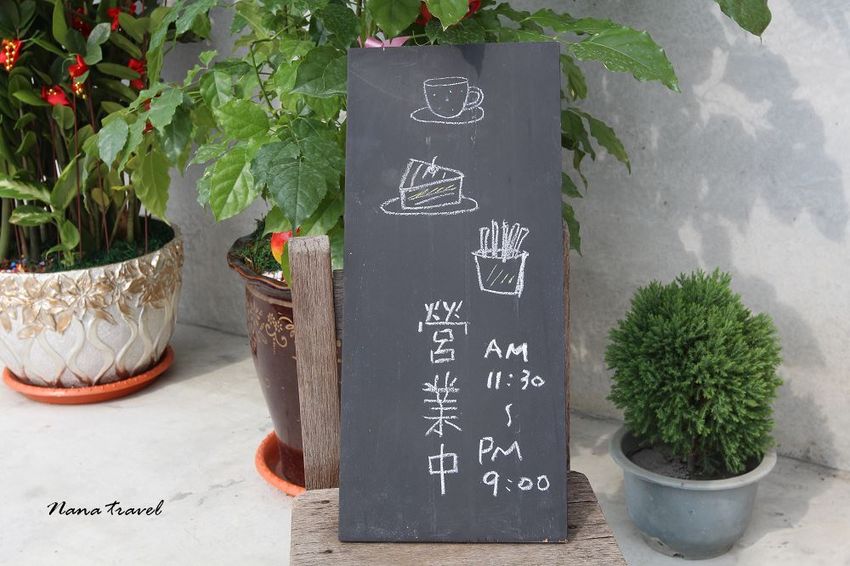 彰化田中》小田生活mmm。藏身稻田間的咖啡屋,ig打卡文青風,美式帳篷野餐趣,大片草原好療癒(寵物友善咖啡) - Nana愛旅行札記