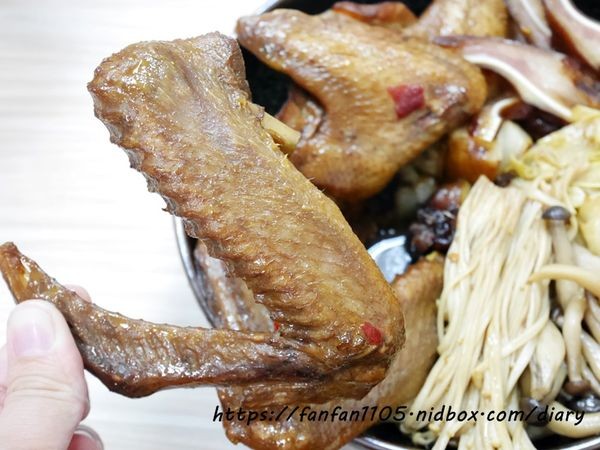 石牌好吃滷味【老三品雞腳】#石牌美食 #北投美食 #北投好吃滷味 #滷雞腳 #銅板美食 (30).JPG