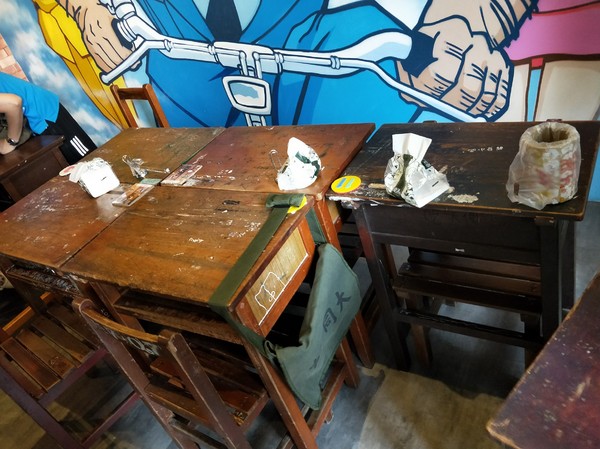 高三孝碳烤吐司專賣(美術館店):高雄早午餐~高三孝碳烤吐司專賣(美術館店)~兩津勘吉來了~同學們!!趕緊打卡上課囉~