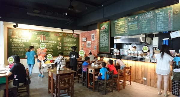 高三孝碳烤吐司專賣(美術館店):高雄早午餐~高三孝碳烤吐司專賣(美術館店)~兩津勘吉來了~同學們!!趕緊打卡上課囉~