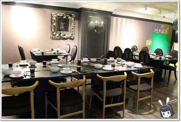 蒙娜麗莎鮮鍋物總匯：[食記]►高雄鼓山區◄令人讚嘆的歐式風格建築、各式活體現流海鮮盡在蒙娜麗莎. 佳餚品嚐館 - 海鮮鍋物總匯