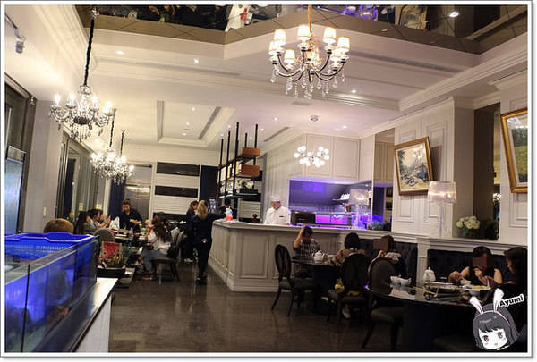 蒙娜麗莎鮮鍋物總匯：[食記]►高雄鼓山區◄令人讚嘆的歐式風格建築、各式活體現流海鮮盡在蒙娜麗莎. 佳餚品嚐館 - 海鮮鍋物總匯