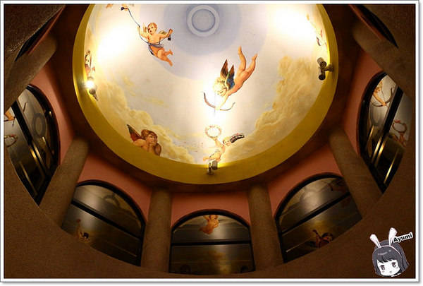 蒙娜麗莎鮮鍋物總匯：[食記]►高雄鼓山區◄令人讚嘆的歐式風格建築、各式活體現流海鮮盡在蒙娜麗莎. 佳餚品嚐館 - 海鮮鍋物總匯