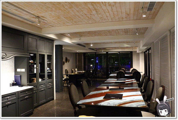 蒙娜麗莎鮮鍋物總匯：[食記]►高雄鼓山區◄令人讚嘆的歐式風格建築、各式活體現流海鮮盡在蒙娜麗莎. 佳餚品嚐館 - 海鮮鍋物總匯