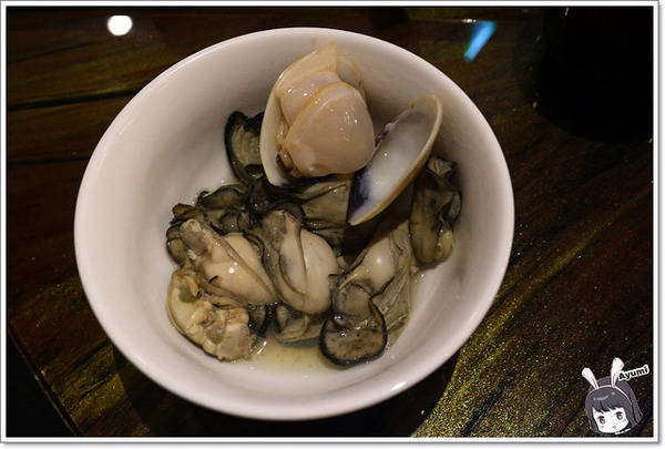 蒙娜麗莎鮮鍋物總匯：[食記]►高雄鼓山區◄令人讚嘆的歐式風格建築、各式活體現流海鮮盡在蒙娜麗莎. 佳餚品嚐館 - 海鮮鍋物總匯