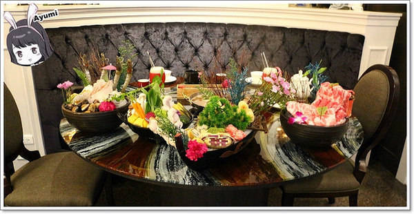 蒙娜麗莎鮮鍋物總匯：[食記]►高雄鼓山區◄令人讚嘆的歐式風格建築、各式活體現流海鮮盡在蒙娜麗莎. 佳餚品嚐館 - 海鮮鍋物總匯