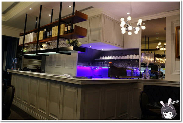 蒙娜麗莎鮮鍋物總匯：[食記]►高雄鼓山區◄令人讚嘆的歐式風格建築、各式活體現流海鮮盡在蒙娜麗莎. 佳餚品嚐館 - 海鮮鍋物總匯