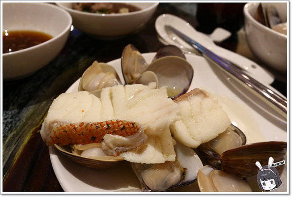 蒙娜麗莎鮮鍋物總匯：[食記]►高雄鼓山區◄令人讚嘆的歐式風格建築、各式活體現流海鮮盡在蒙娜麗莎. 佳餚品嚐館 - 海鮮鍋物總匯