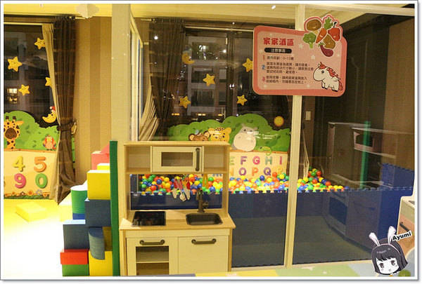 蒙娜麗莎鮮鍋物總匯：[食記]►高雄鼓山區◄令人讚嘆的歐式風格建築、各式活體現流海鮮盡在蒙娜麗莎. 佳餚品嚐館 - 海鮮鍋物總匯