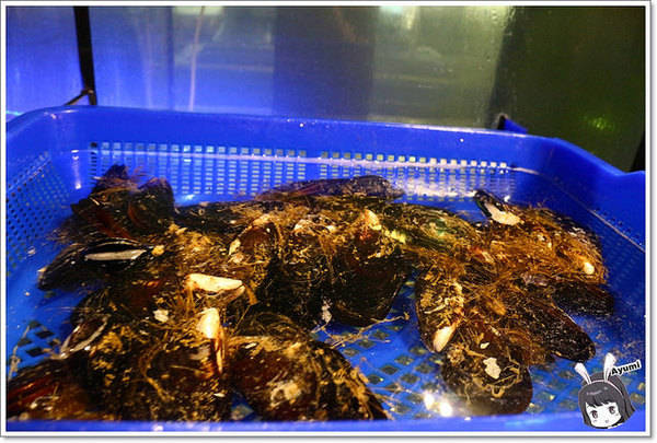 蒙娜麗莎鮮鍋物總匯：[食記]►高雄鼓山區◄令人讚嘆的歐式風格建築、各式活體現流海鮮盡在蒙娜麗莎. 佳餚品嚐館 - 海鮮鍋物總匯