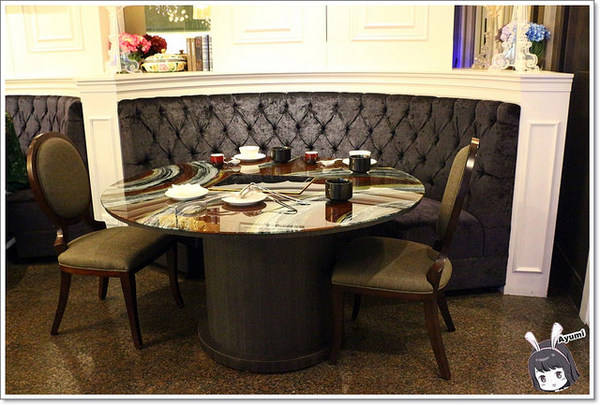 蒙娜麗莎鮮鍋物總匯：[食記]►高雄鼓山區◄令人讚嘆的歐式風格建築、各式活體現流海鮮盡在蒙娜麗莎. 佳餚品嚐館 - 海鮮鍋物總匯