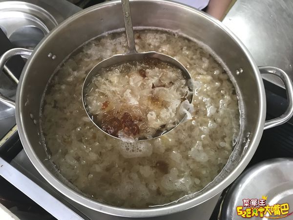 台中團購宅配美食白木耳》覓覓食務所-桃膠雪蓮子(皂角米)白木耳露!遵循古法製作流傳自大陸的消暑養顏Q彈健康飲~台中大墩路必吃美食小吃餐廳推薦。