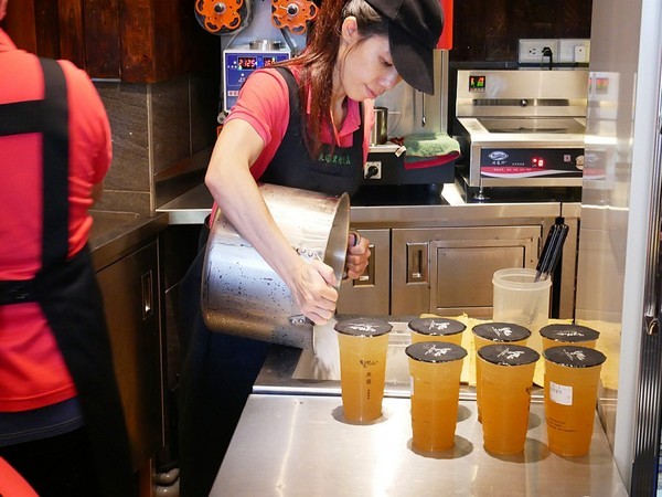 米塔黑糖飲品專賣(世貿店):米塔黑糖飲品(世貿店)-米塔集團旗下新創飲品 主打近期最夯的黑糖飲品 茶品都不錯喝 很適合炎熱的午後來一杯