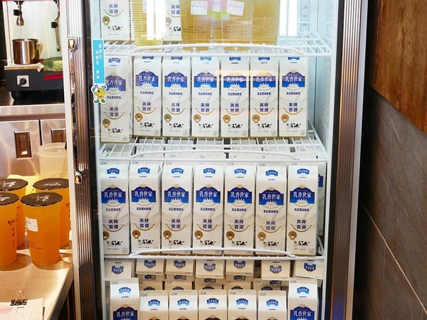 米塔黑糖飲品專賣(世貿店):米塔黑糖飲品(世貿店)-米塔集團旗下新創飲品 主打近期最夯的黑糖飲品 茶品都不錯喝 很適合炎熱的午後來一杯