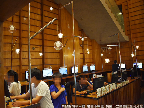 龍岡圖書館12-網路資源區.JPG