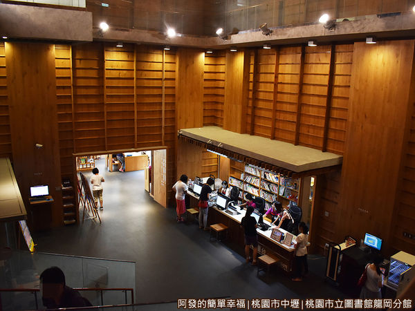 龍岡圖書館19-鳥瞰一樓讀者大廳.JPG