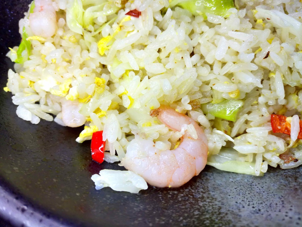 【桃園中壢】豐穀食堂☞加了紹興酒的炒飯,吃了到底會不會醉?