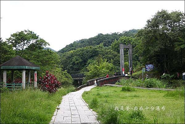 平溪十分瀑布03.jpg
