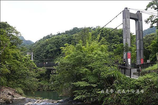 平溪十分瀑布04.jpg