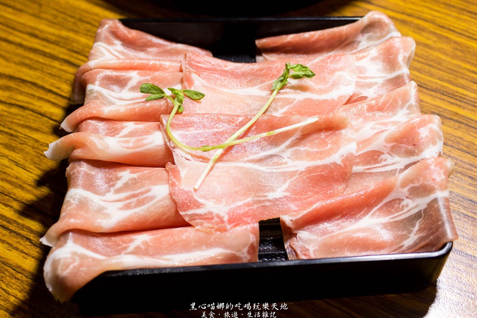 高雄鼓山︱小小醉迷你石頭火鍋 下班小聚,就吃精緻石頭火鍋與日式定食吧!