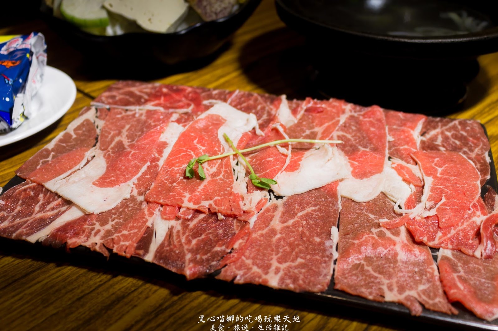 高雄鼓山︱小小醉迷你石頭火鍋 下班小聚,就吃精緻石頭火鍋與日式定食吧!