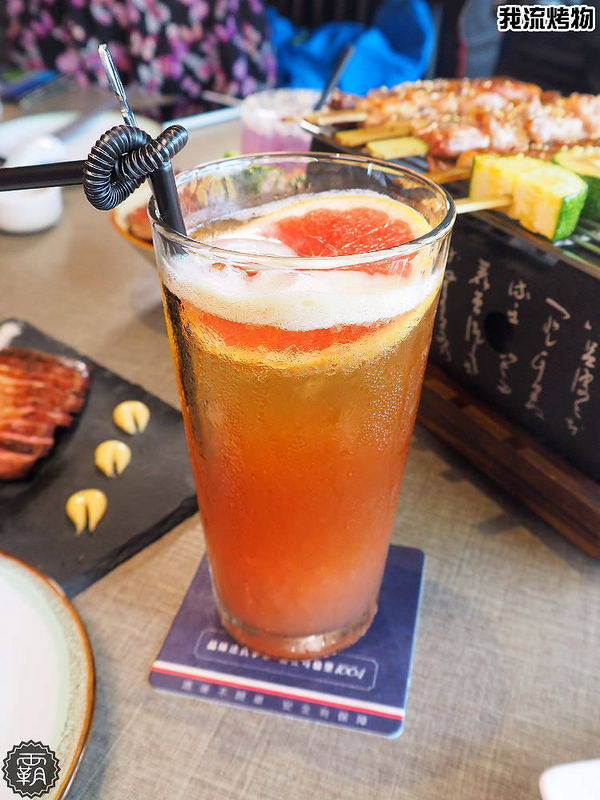 我流精緻烤物餐廳:我流精緻烤物,串燒結合酒吧裝潢,還有大螢幕可以邊吃烤物邊看球賽~