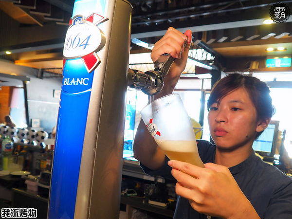 我流精緻烤物餐廳:我流精緻烤物,串燒結合酒吧裝潢,還有大螢幕可以邊吃烤物邊看球賽~