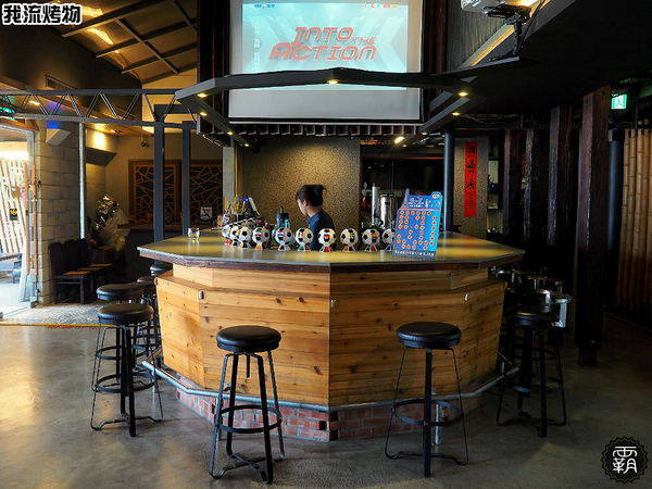 我流精緻烤物餐廳:我流精緻烤物,串燒結合酒吧裝潢,還有大螢幕可以邊吃烤物邊看球賽~