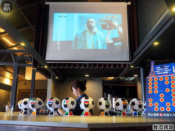 我流精緻烤物餐廳:我流精緻烤物,串燒結合酒吧裝潢,還有大螢幕可以邊吃烤物邊看球賽~