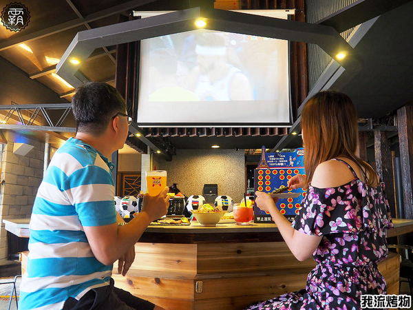 我流精緻烤物餐廳:我流精緻烤物,串燒結合酒吧裝潢,還有大螢幕可以邊吃烤物邊看球賽~