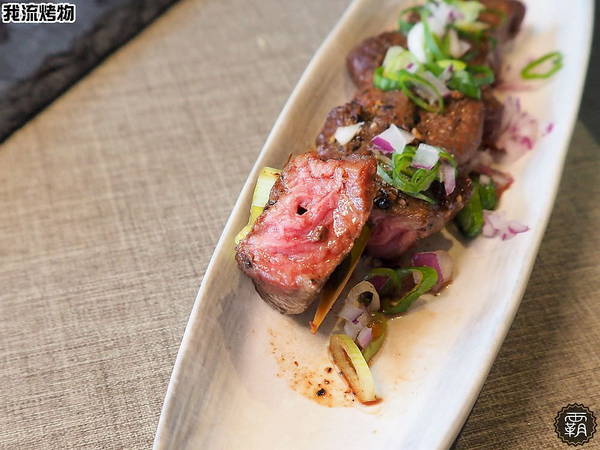 我流精緻烤物餐廳:我流精緻烤物,串燒結合酒吧裝潢,還有大螢幕可以邊吃烤物邊看球賽~