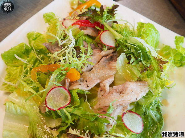 我流精緻烤物餐廳:我流精緻烤物,串燒結合酒吧裝潢,還有大螢幕可以邊吃烤物邊看球賽~