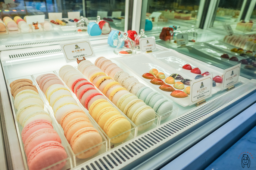 高雄下午茶 隱藏版IG網美咖啡廳，有世界最濃郁抹茶冰淇淋，還有高貴不貴的餐點、手作甜點及手作麵包喔！