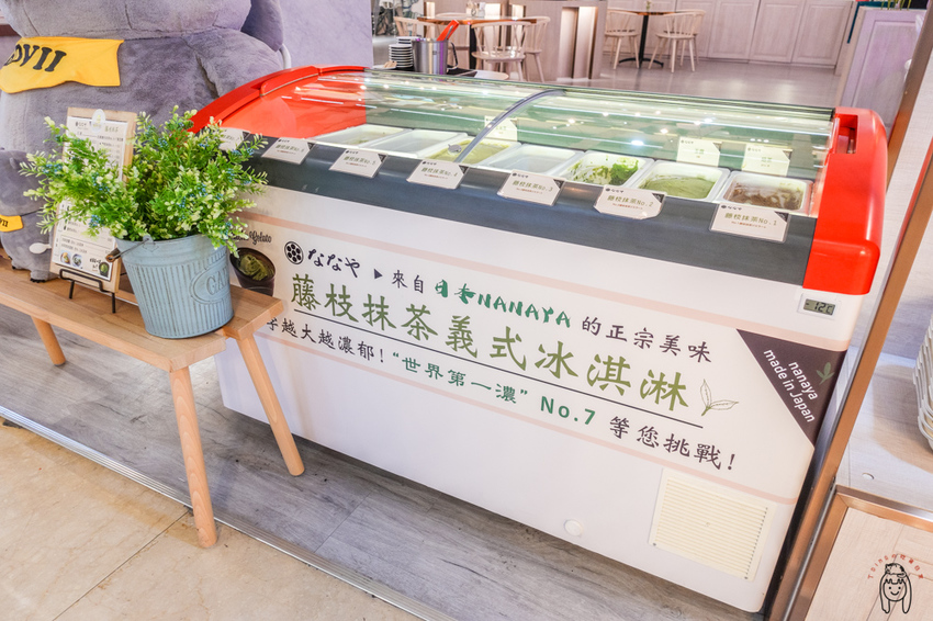 高雄下午茶 隱藏版IG網美咖啡廳，有世界最濃郁抹茶冰淇淋，還有高貴不貴的餐點、手作甜點及手作麵包喔！