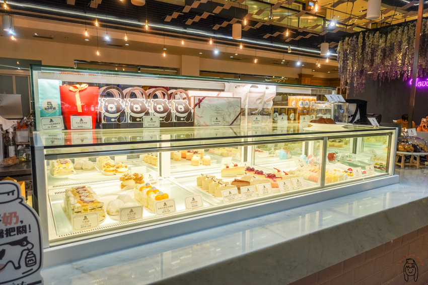 高雄下午茶 隱藏版IG網美咖啡廳，有世界最濃郁抹茶冰淇淋，還有高貴不貴的餐點、手作甜點及手作麵包喔！