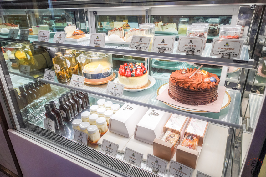 高雄下午茶 隱藏版IG網美咖啡廳，有世界最濃郁抹茶冰淇淋，還有高貴不貴的餐點、手作甜點及手作麵包喔！