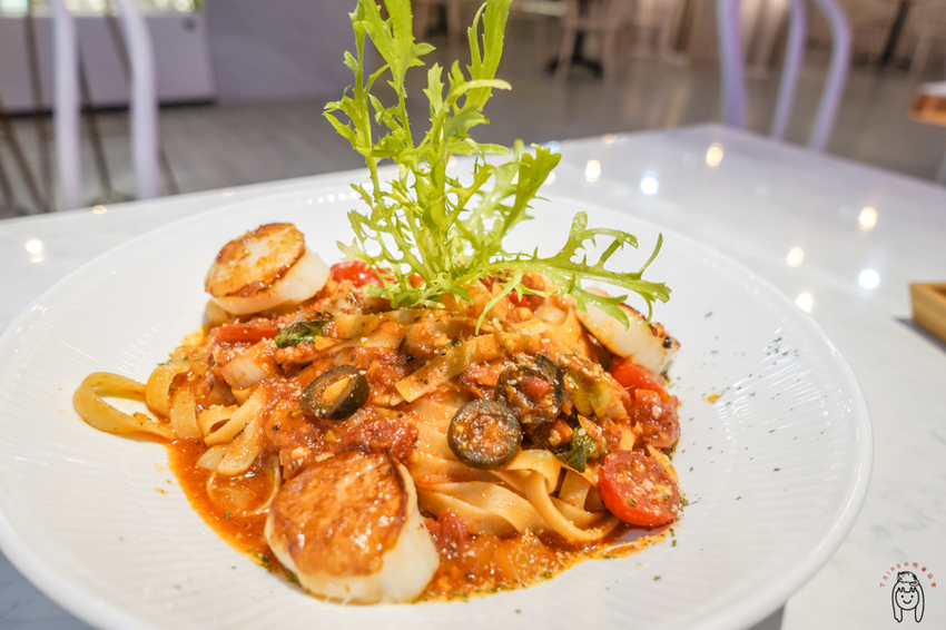 高雄下午茶 隱藏版IG網美咖啡廳，有世界最濃郁抹茶冰淇淋，還有高貴不貴的餐點、手作甜點及手作麵包喔！