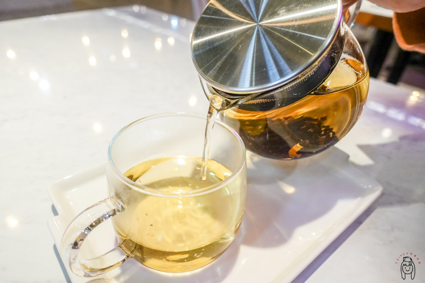 高雄下午茶 隱藏版IG網美咖啡廳，有世界最濃郁抹茶冰淇淋，還有高貴不貴的餐點、手作甜點及手作麵包喔！