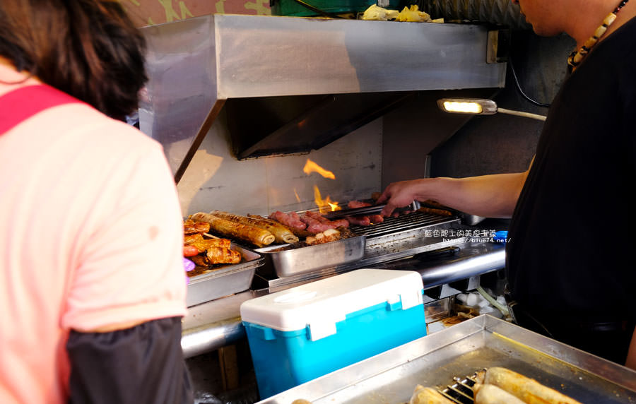 台中烏日│巧之房傳統小吃美食餐車-出沒遊走台中和彰化.脆皮大腸和花生糯米腸大推.鹹豬肉不要錯過 - 藍色起士的美食主義
