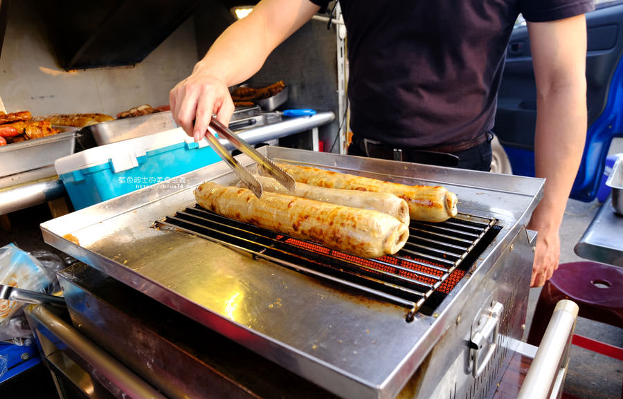 台中烏日│巧之房傳統小吃美食餐車-出沒遊走台中和彰化.脆皮大腸和花生糯米腸大推.鹹豬肉不要錯過 - 藍色起士的美食主義